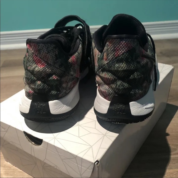 Nike Kyrie low 1 floral basketball - Picture 4 of 7